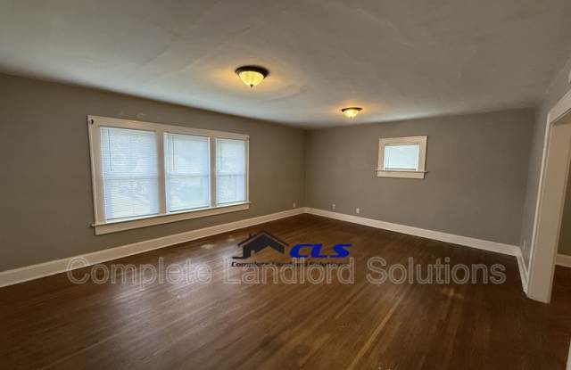 832 S 17th photos photos