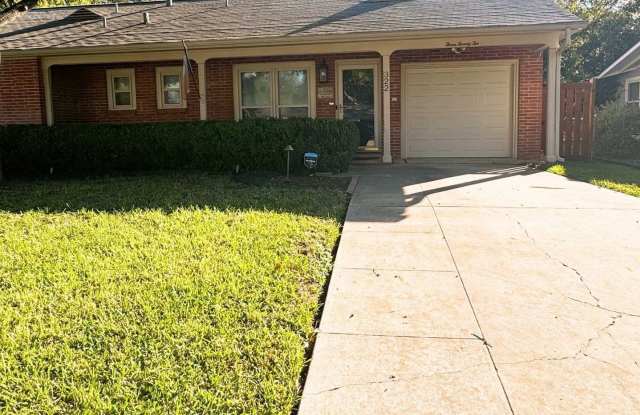 3 Bedroom, 2 Living Areas in Single Family Home close to Alamo Heights San Antonio Gallery 1