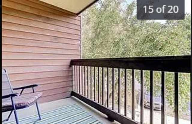 3227 Sayre Drive Gallery 3