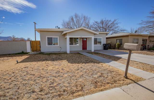 Charming 3 bedroom, 2 bath photos photos