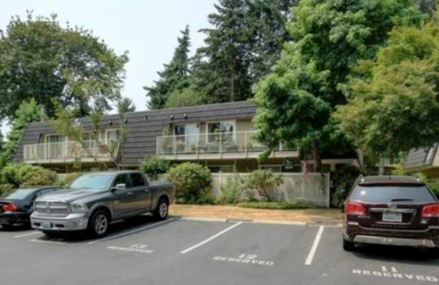 2Bd/1.75Ba Kirkland Condo - 9807 Northeast 124th Street, Kirkland, WA 98034