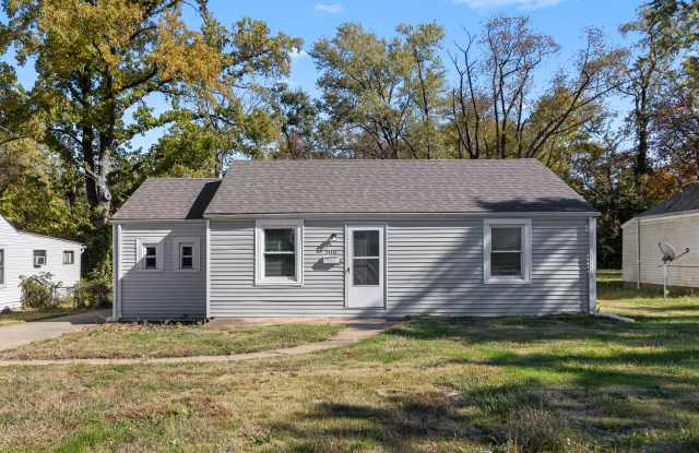 306 S Harvey Ave - 306 South Harvey Avenue, Ferguson, MO 63135