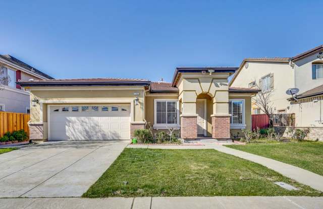 Spacious 3 Bedroom, 2 Bathroom Home with Den/Office Available 7/1/25 photos photos