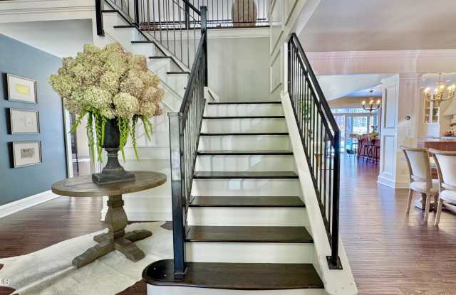 9 Oak Brook Boulevard Gallery 3