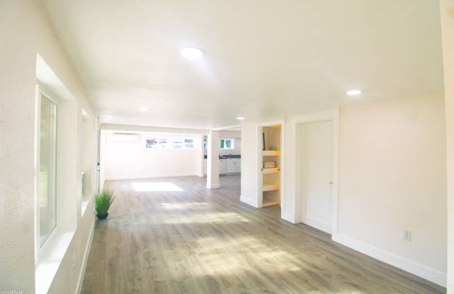 21107 Damson Road Gallery 2
