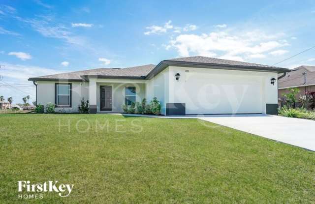 1215 Northeast 2nd Place - 1215 Northeast 2nd Place, Cape Coral, FL 33909