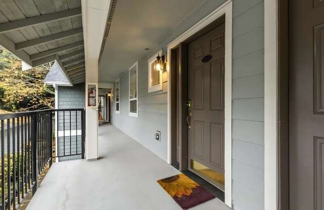 Bright  Renovated 3-Bed Condo in Northshore Summit - 19011 68th Avenue Northeast, Kenmore, WA 98028