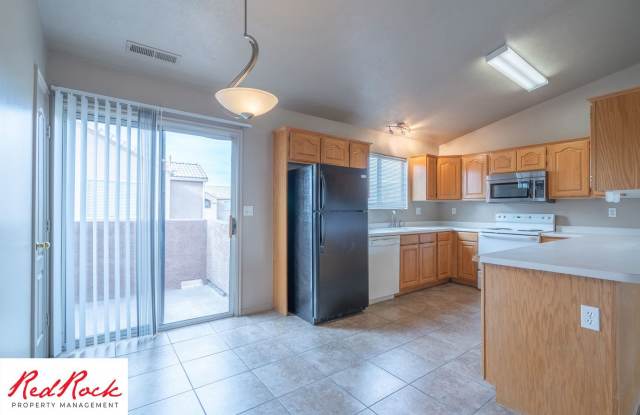 Dog Friendly, 2 Bedroom 2 Bathroom Townhome Gallery 1