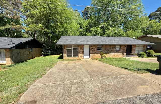 Updated 2-bed/1-bath Duplex! Gallery 1
