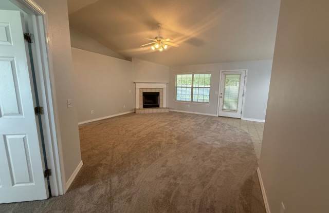 Pace - Spencer Oaks Landing - 4 bedroom, 2 bath w/ lawn care included Gallery 4