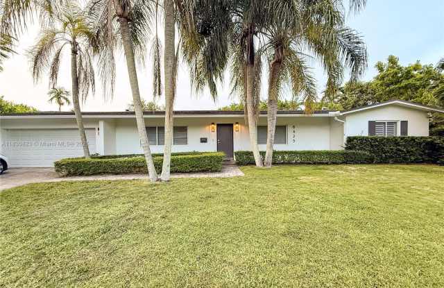 8425 SW 107th St photos photos