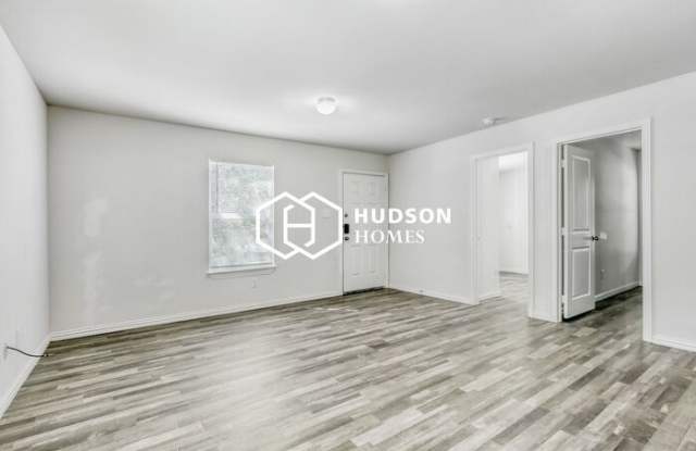 2525 North Tenneha Avenue Gallery 4