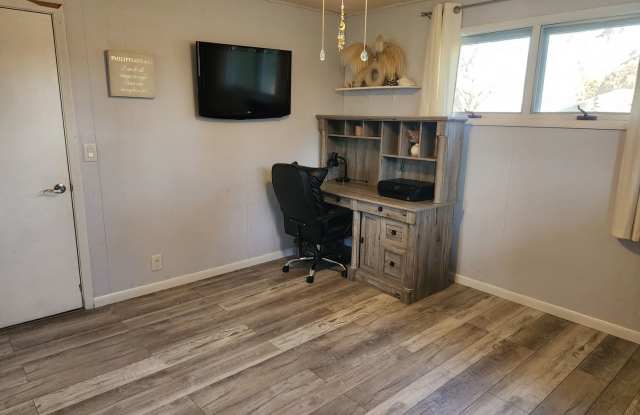 Great Lakeview - 208 Vine Street, Taney County, MO 65739