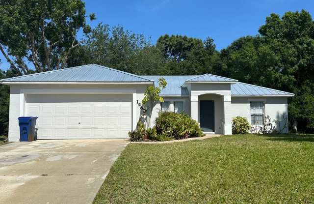 3/2/2 home in quiet Sebastian Highlands photos photos