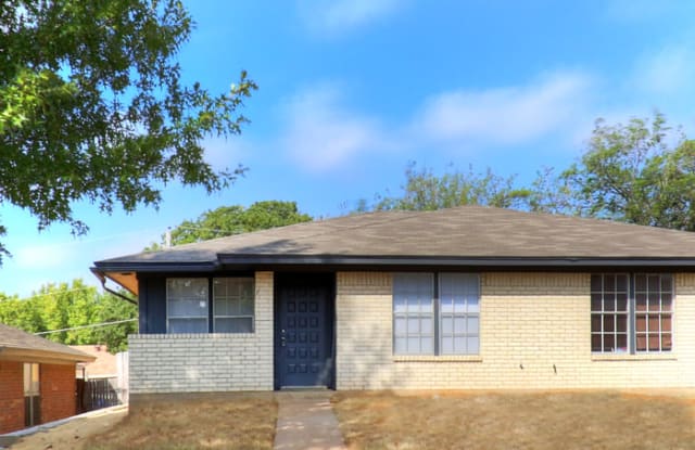 530 Guerin Drive - 530 Guerin Dr, Arlington, TX 76012