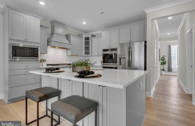 10722 GREAT LAKES Place Gallery 3