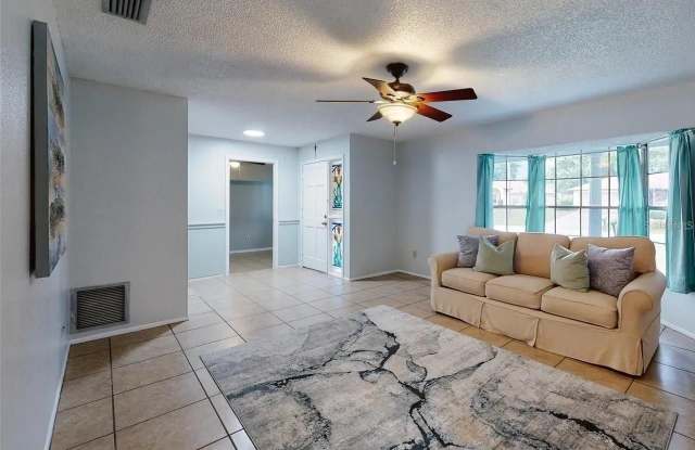1836 PLUMTREE Drive Gallery 3