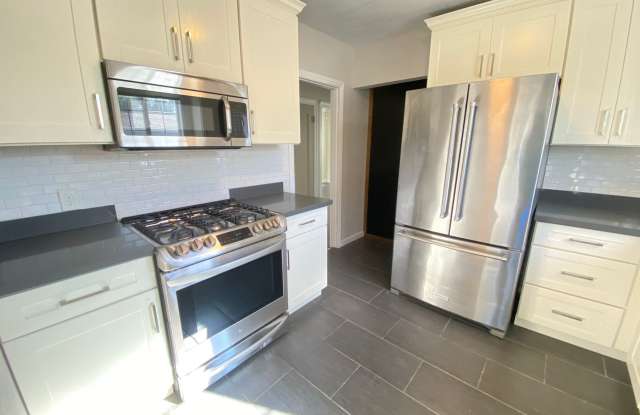 Advent - Three Bedroom Home W/ Low Deposit, Garage  Laundry! - 974 35th Street, Richmond, CA 94805