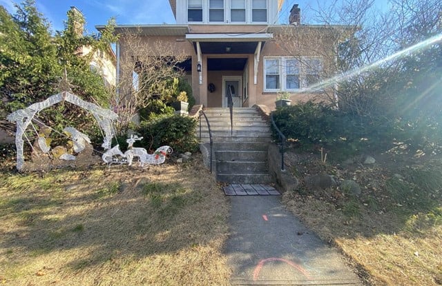 114 Cloverdale Avenue - 114 Cloverdale Avenue, Paramus, NJ 07652