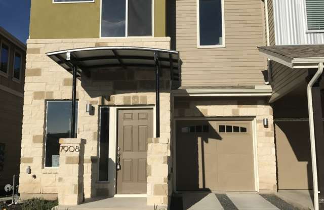 BEAUTIFUL TOWNHOUSE IN CRESTVIEW photos photos