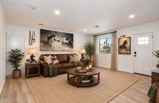 1835 W Hadley Street Gallery 1