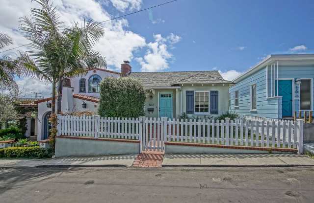 Beautifully Remodeled, Bright  Airy 3BR2BA Home w/ Loft/Den on Full Street to Alley Lot w/ Amazing Outdoor Space, Private Primary Bedroom Retreat  2-Car Garage Just A Block from Grandview School  5 Blocks to Beach! - 522 24th Street, Manhattan Beach, CA 90266
