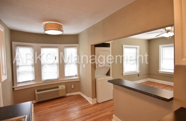 3715 Summit Street - 3715 Summit St, Kansas City, MO 64111