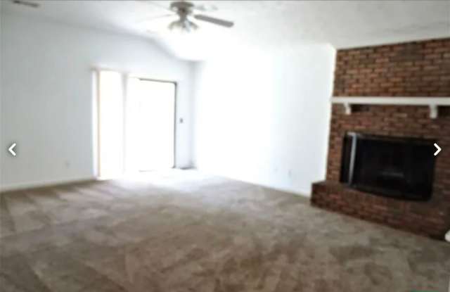 Centrally Located, 3Bedrooms 2 Baths fenced yard Gallery 3