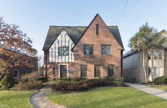 927 Harcourt Rd - 927 Harcourt Rd, Grosse Pointe Park, MI 48230