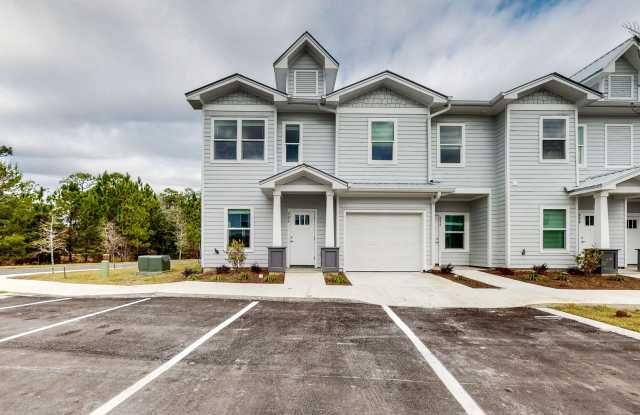 End unit! Washer/Dryer Included! Beautiful 3 Bedroom Townhome (larger floorpan) with Screened-In Porch photos photos End unit! Washer/Dryer Included! Beautiful 3 Bedroom Townhome (larger floorpan) with Screened-In Porch photos photos