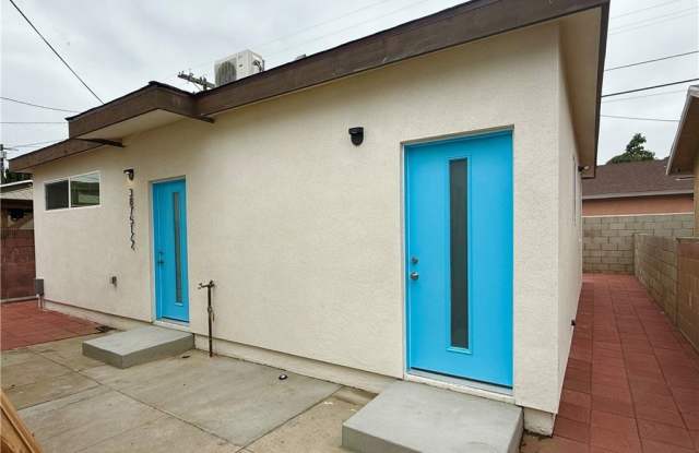 3875 S Van Ness Avenue 1/2 photos photos