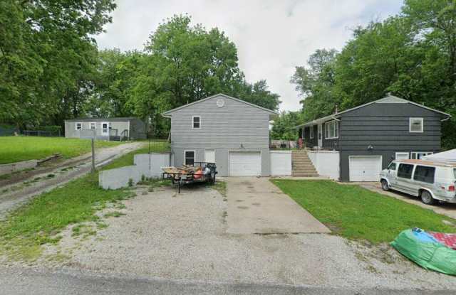 2204 South Cedar Avenue Gallery 3