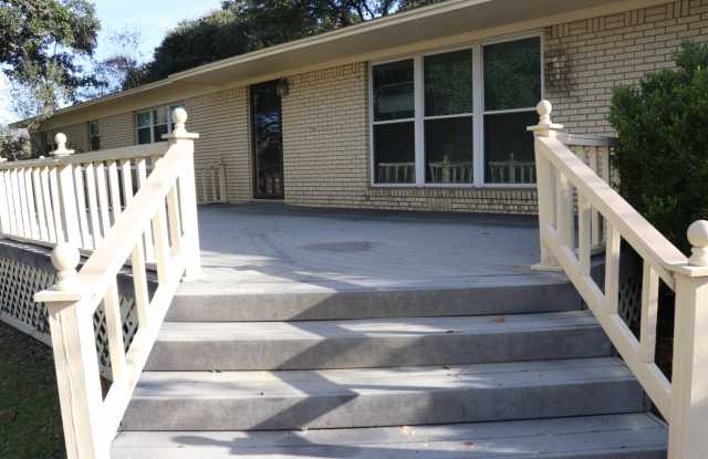 810 Oakhill Drive Gallery 3