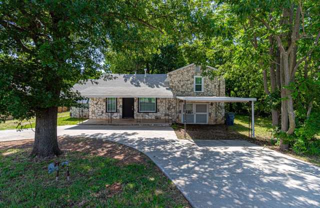 Renovated 3 bed 3 bath home in MWC! Half off first months rent! photos photos