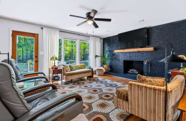 Fully Furnished 3BR/2BA Athens Home | Convenient to UGA | Available December 1 Gallery 3