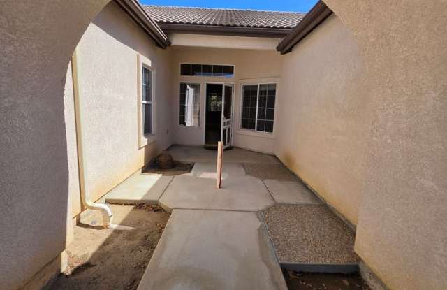 Best Deal on this spacious 3 BD 2.5 BA Home in NW Bakersfield Gallery 4