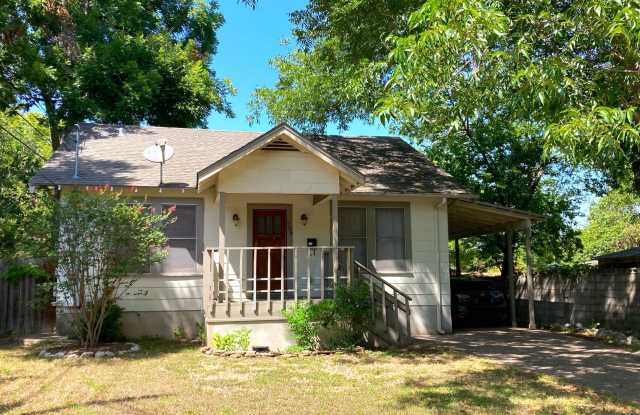 Charming Hyde Park Bungalow with Modern Comforts photos photos