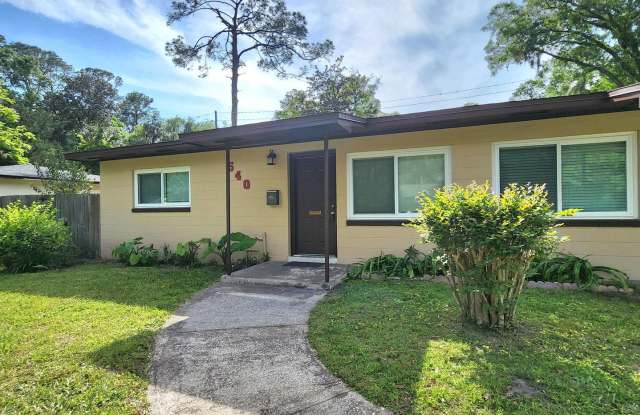 2 bedroom 1 bathroom with fenced yard Gallery 1