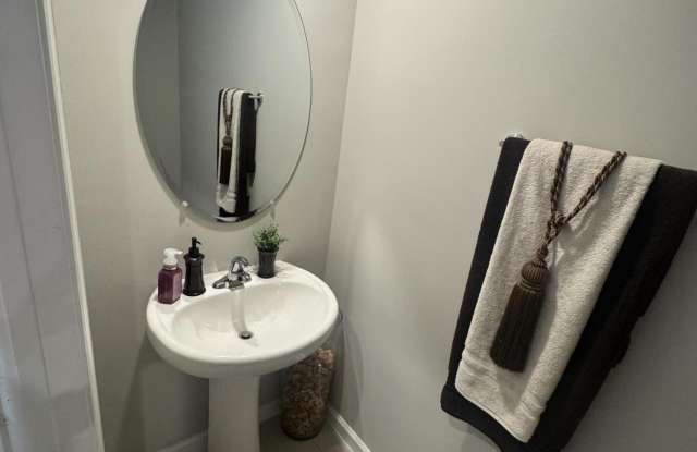 526 Salisbury Circle Gallery 3