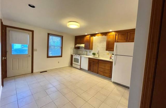 25 Garland Drive - 25 Garland Drive, Hartford County, CT 06033