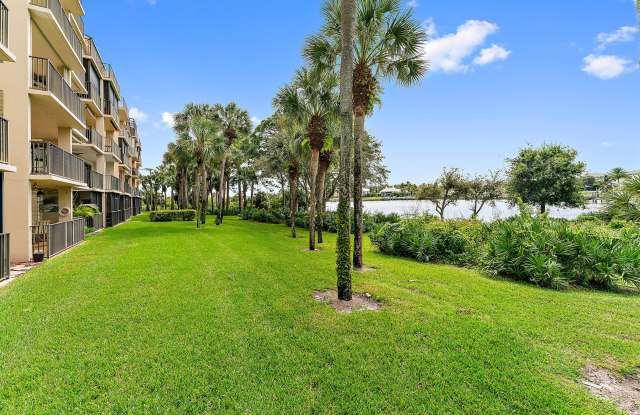 1001 Seafarer Circle Gallery 4