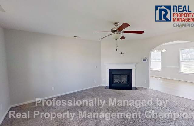 Charming 3 BD/2.5 BA Home with Attached Garage and Fenced Back Yard Gallery 3