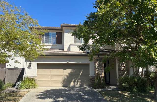 Spacious 5Bedroom 3.0Bathroom Two Story Family Home with Modern Finishes Gallery 1