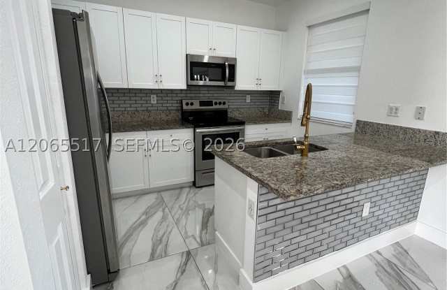 11370 SW 254th Ter Gallery 3