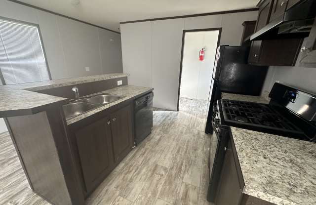 5913 W Maple photos photos