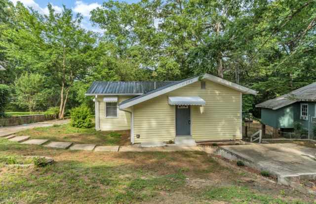 Now Accepting Section 8 Vouchers! Charming 2BR in Adamsville – Granite Kitchen, Bonus Room, Pet-Friendly! Gallery 1