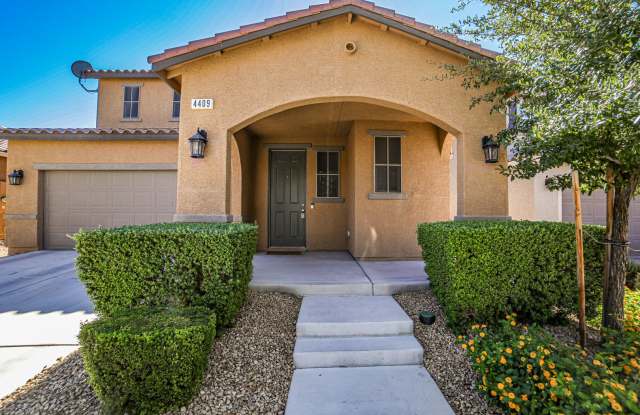 Beautiful Home with Open Floor Plan, Spacious Loft & Large Landscaped Backyard! Gallery 3
