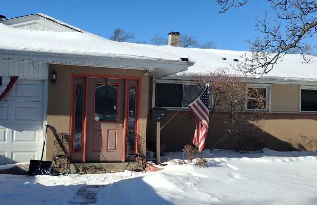 44 Evergreen Street - 44 Evergreen Street, Elk Grove Village, IL 60007