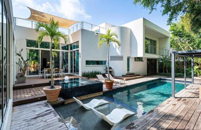 3855 Poinciana Ave photos photos