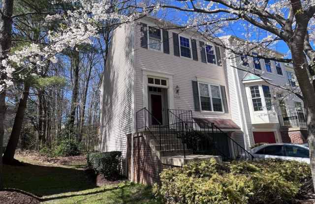 BURKE CENTER - BEAUTIFULLY UPDATED 3 LEVEL TOWNHOUSE WITH GARAGE photos photos